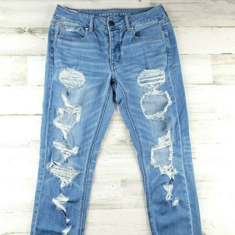 American Eagle Tomgirl Distressed Jeans Womens 4 Regular Light Wash Tapered